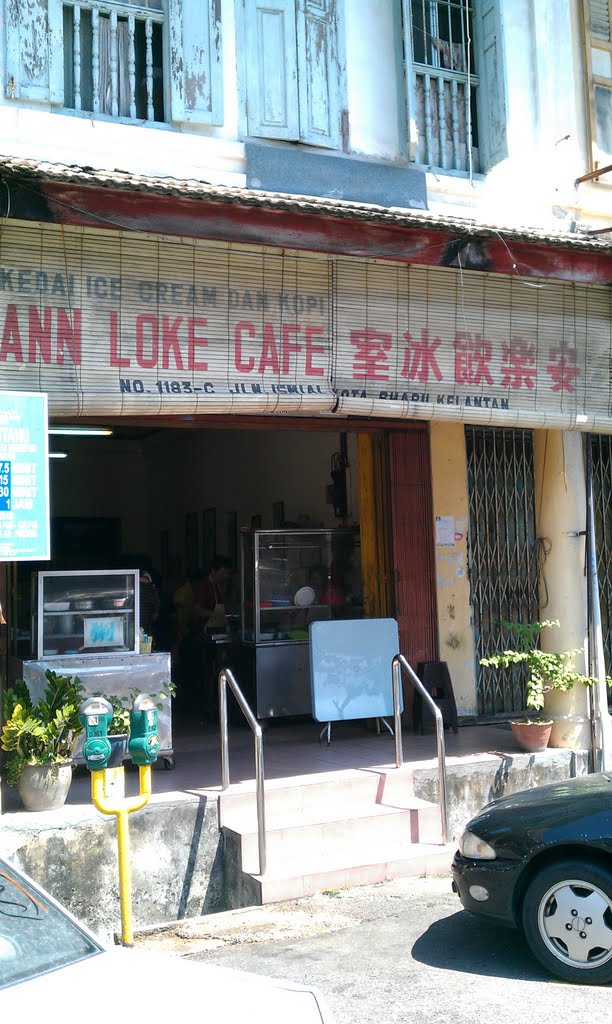 Ann Loke Cafe by marufish