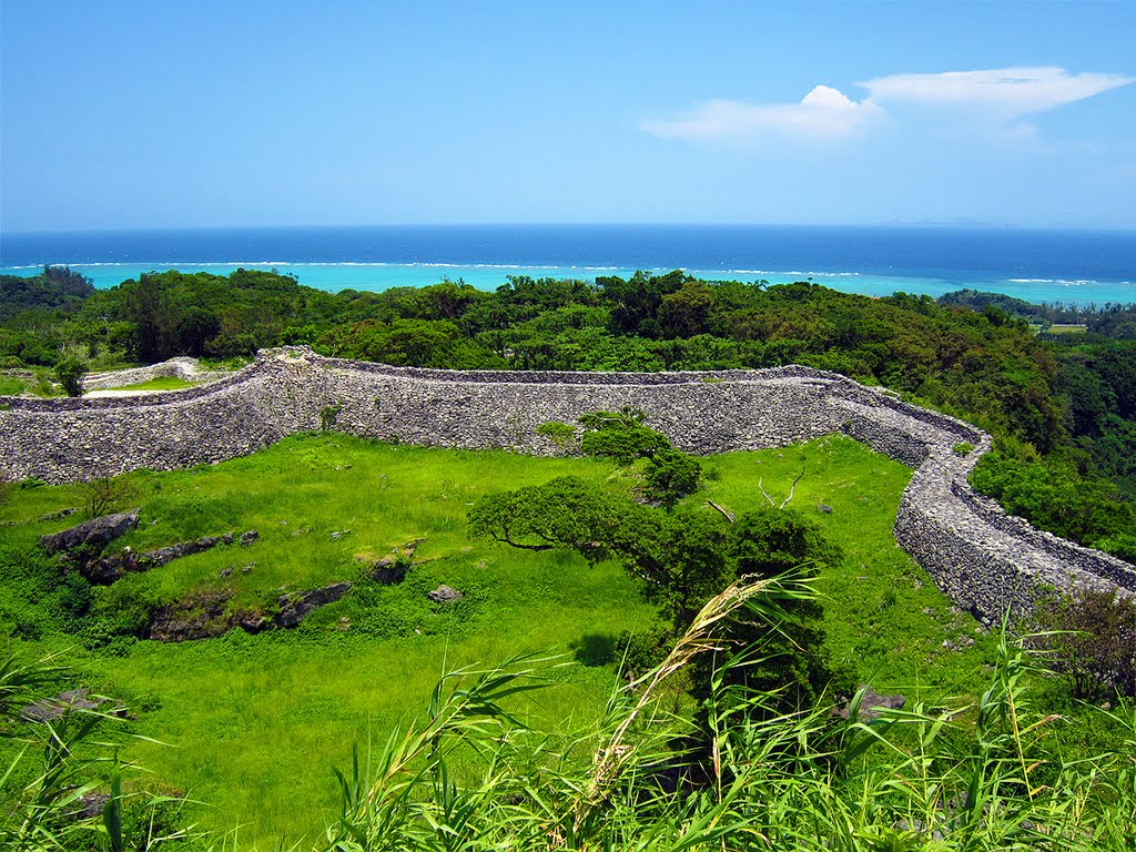 今帰仁城跡 (Nakijin Castle Site) 23 Jul, 2011 by cyber0515