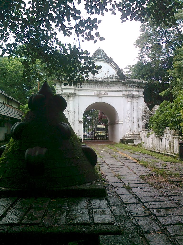 Western gate of shakthan thampuran palace by Arjun C M