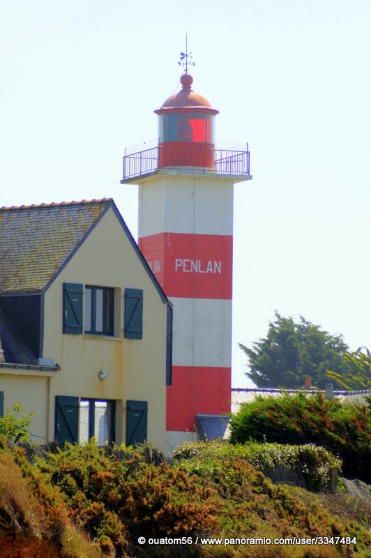 Vue sur le phare de Pen Lan by ouatom56