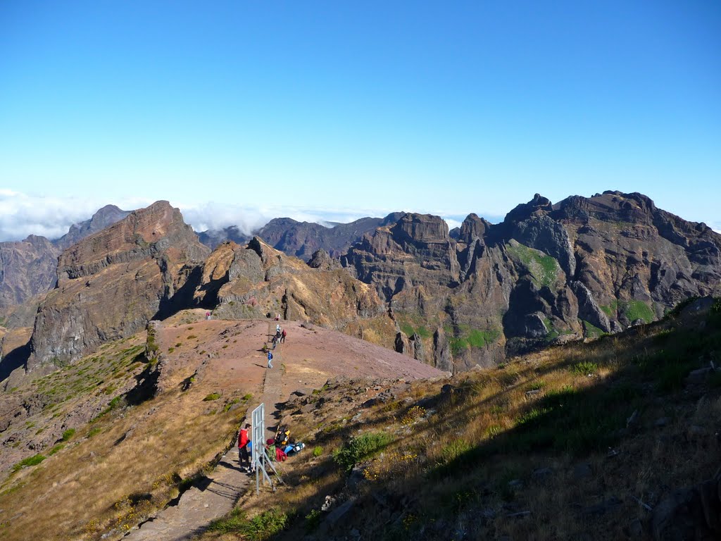 Madeira Pico Ariero 1818Mtr en zicht Op Pico Ruivo 1862Mtr by joeri Goossens