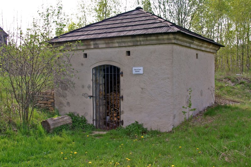 Pulverhaus vom VII. Lichtloch des Rothschönberger Stollns in Halsbrücke by Jens Kugler [Kleinvoigtsberg]