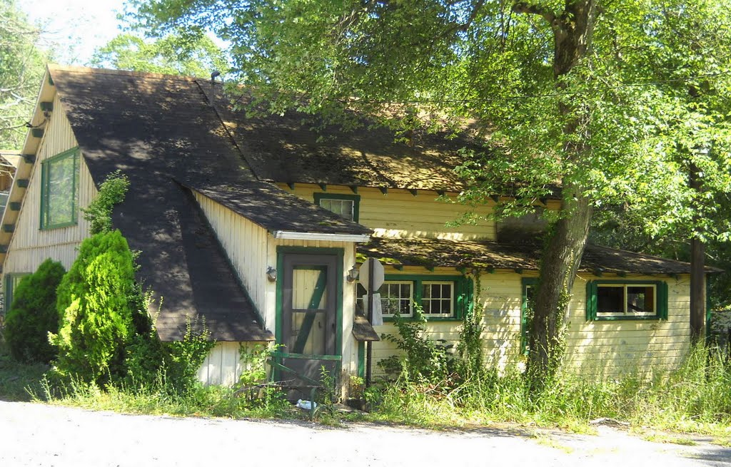 Colonel's Creek Campground, Historic Lincoln Highway, Route 30, 7000 Chambersburg Rd, Fayetteville, PA by Mean Mister Mustard