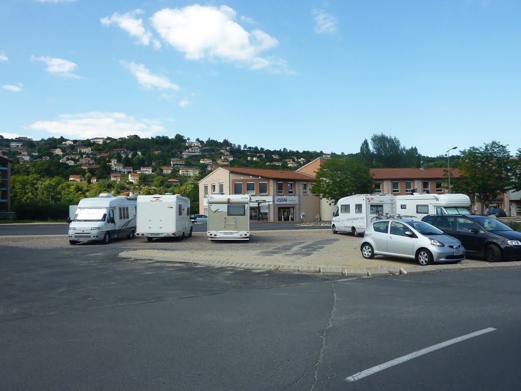 Parking Le Puy en Velay. http://viajar-con-autocaravana.blogspot.com/ by alsaga