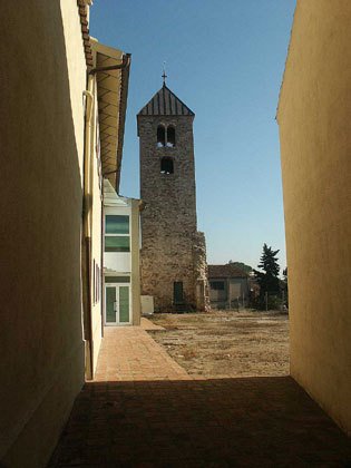 El campanar des de la Plaça de Baix by Vicenç Ramoneda