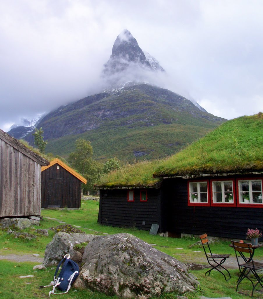 Innerdalstårnet by Katrine Vefferstad