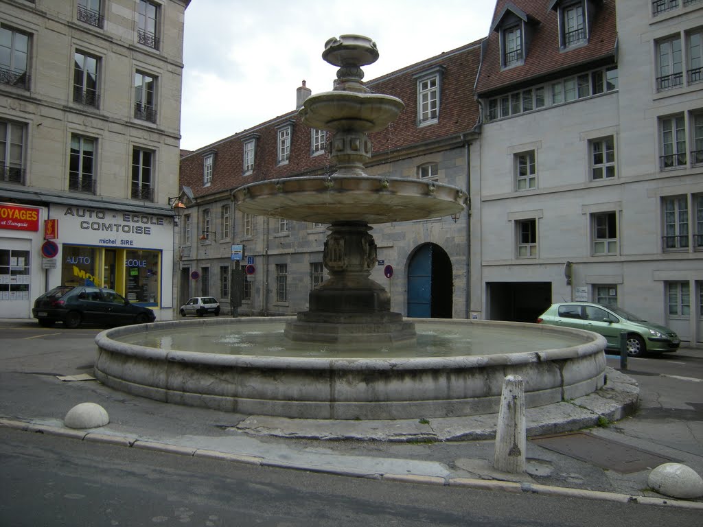 Besançon - la Fontaine Bacchus by JP.GUYOMARD