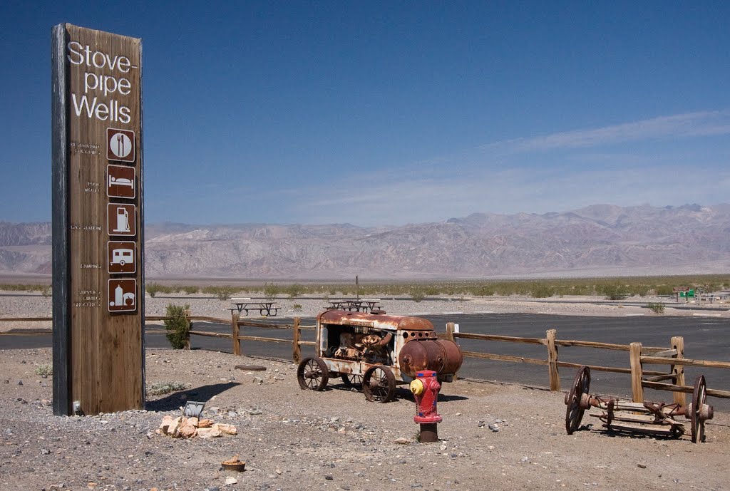 Stovepipe Wells, Death Valley by Hubert J