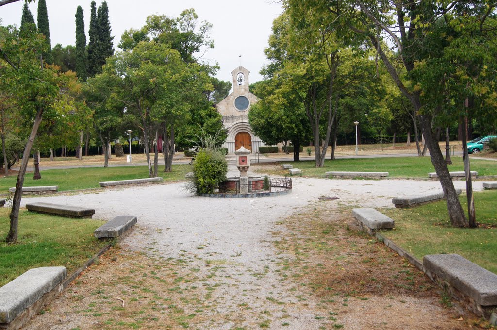 Plaza e iglesia de Compostilla. by Hikergoer