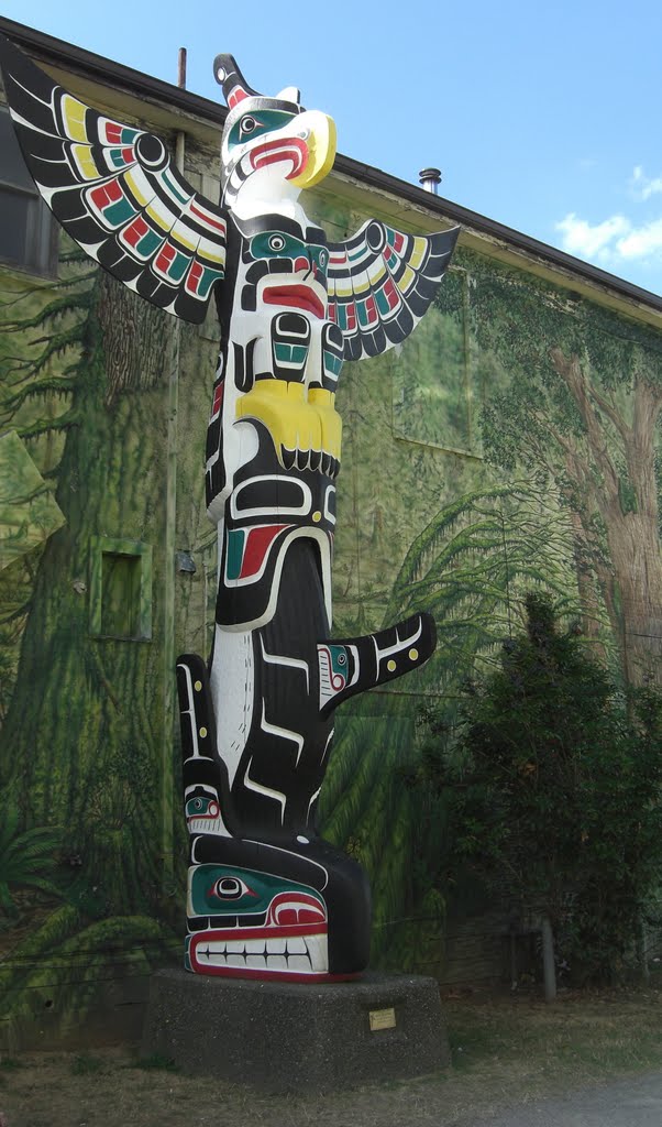 Totem Pole by gr8 beauty