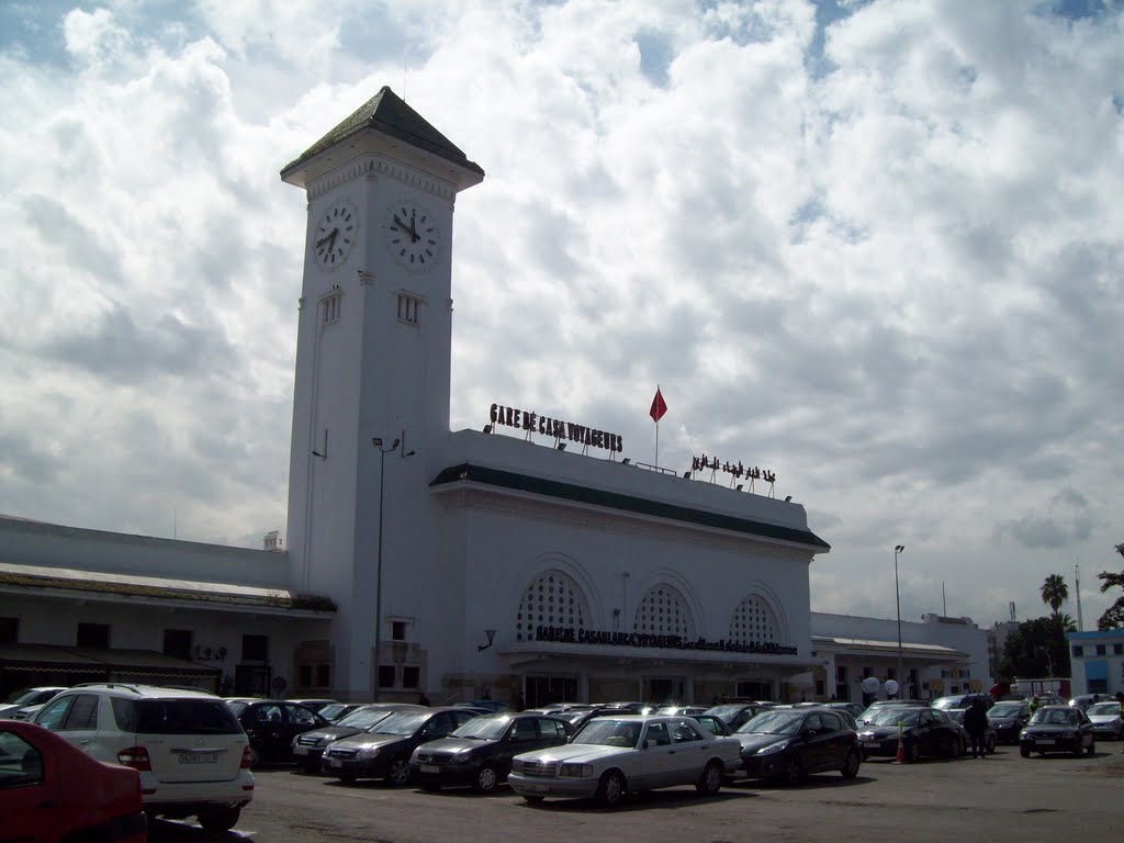 Estacion de trenes - Casablanca by Felipe Velásquez