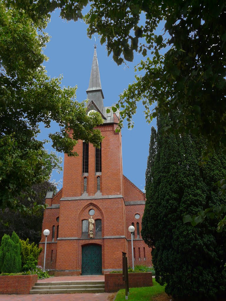 Martin-Luther-Kirche zu Hagen im Bremeischen by Dominic Techau