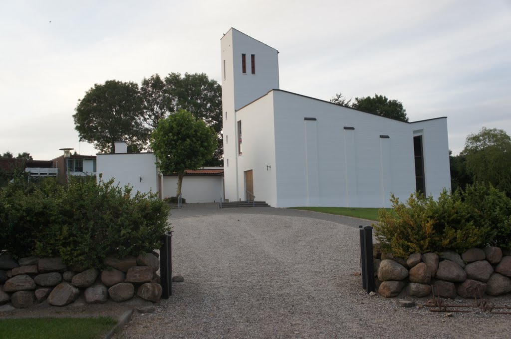 Kollund kirke, 2.august 2011 by papkassen