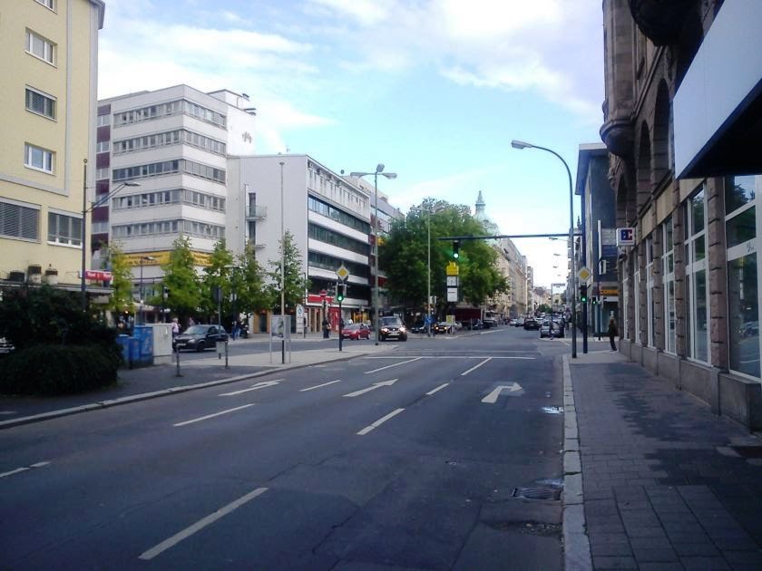 Offenbach Innenstadt Kreuzung Frankfurter Stasse by mischa65