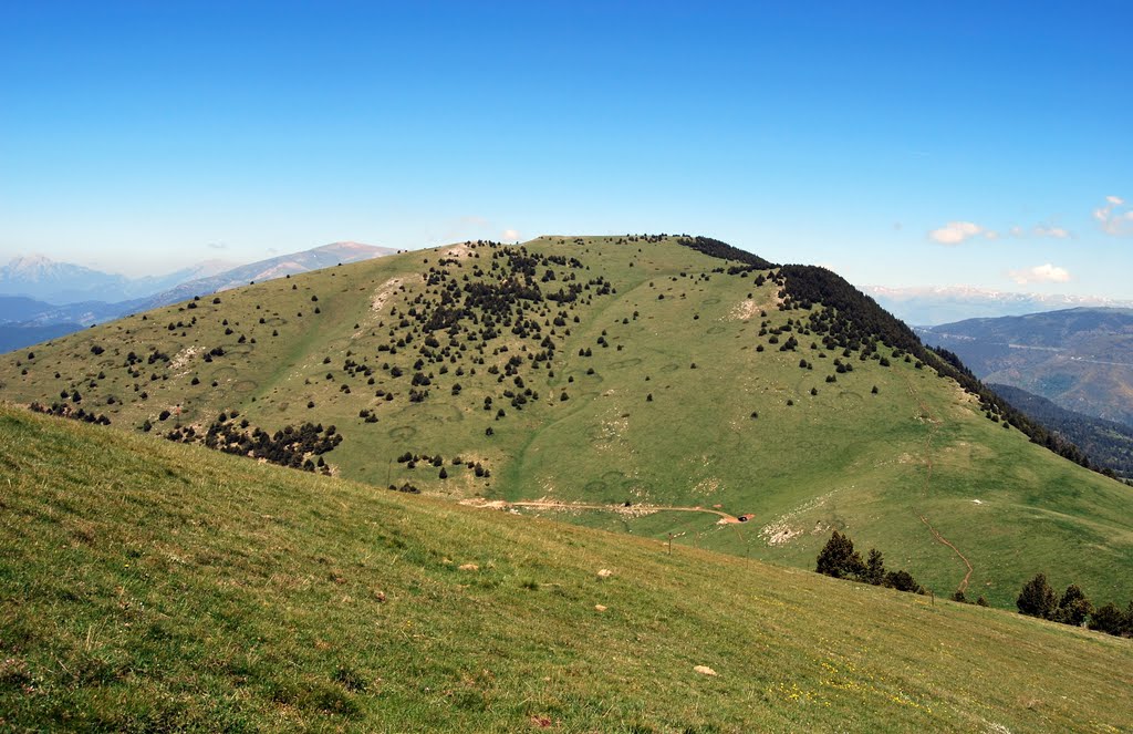 Pedra Picada, amb el Coll del Remoló a baix a la dreta by Marcel Puig Puig