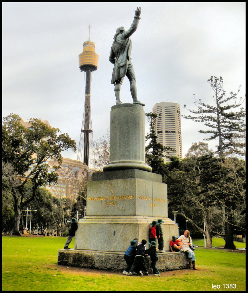 Cap James Cook statue in Sydney..© by leo1383 by leo1383