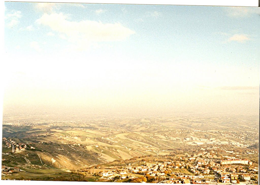 San Marino - widok na Rimini i Adriatyk by Michał Dobrzański