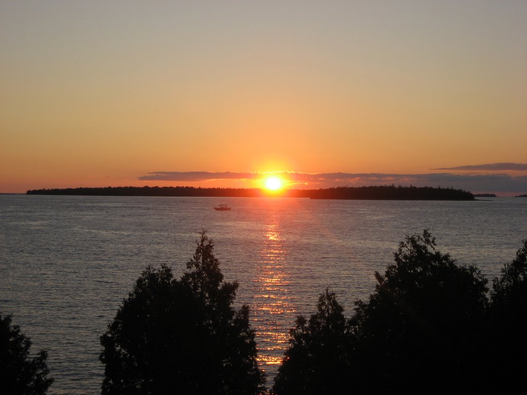 Sunset in Tobermory by sapphire 24