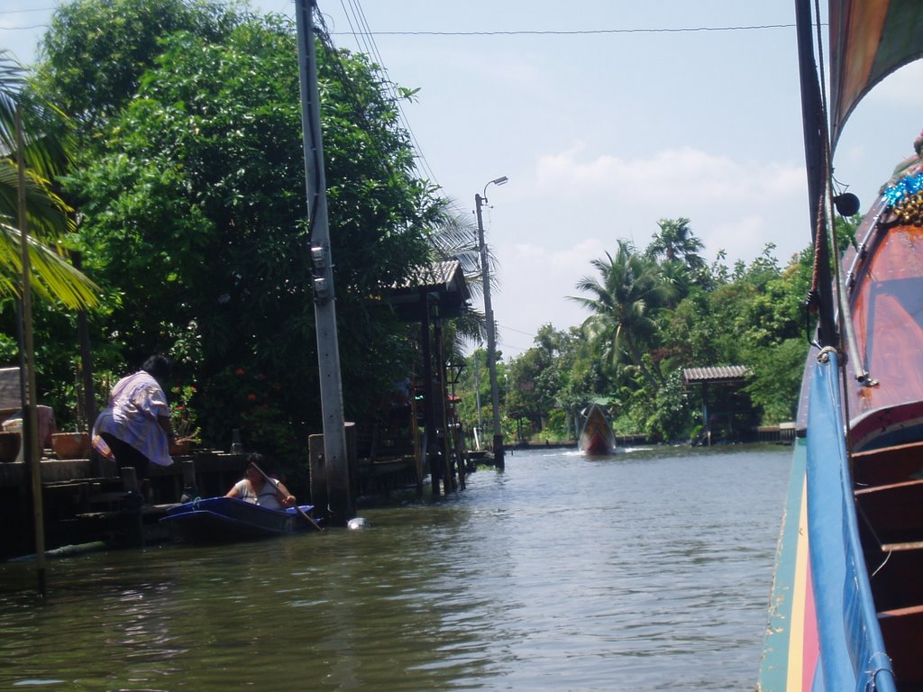 Driving up Bangkok Noi by Sollen