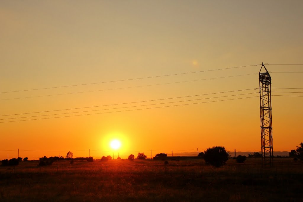 Ocaso sobre Hontoria de la Cantera. by Lex Bambasy