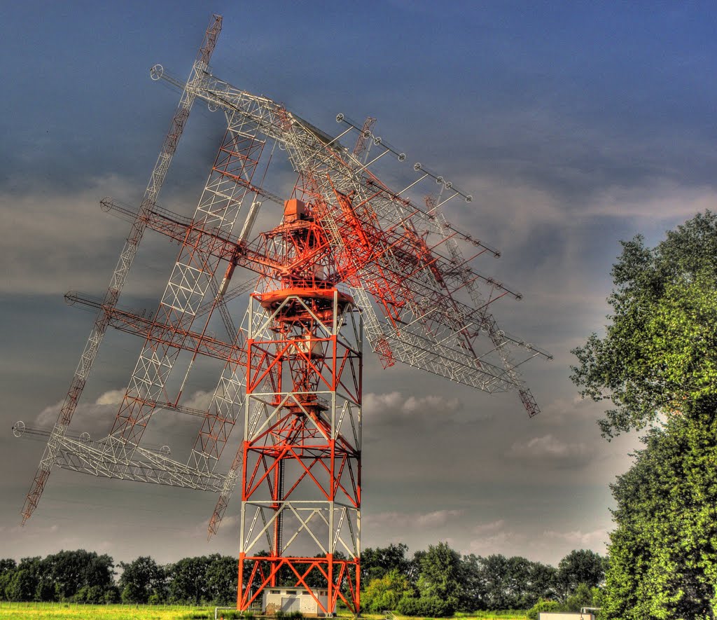 Antenne der Funkstadt Nauen by olafju