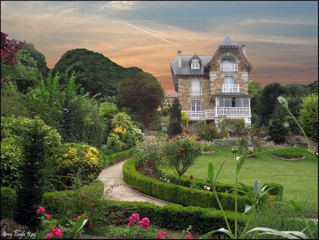 Belle meulière avec un joli jardin by Grey Eagle Ray