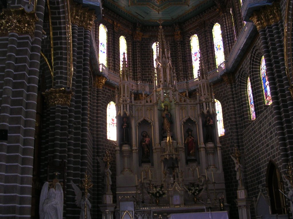 Interior de iglesia de Jardin by Vladimir Aristizabal