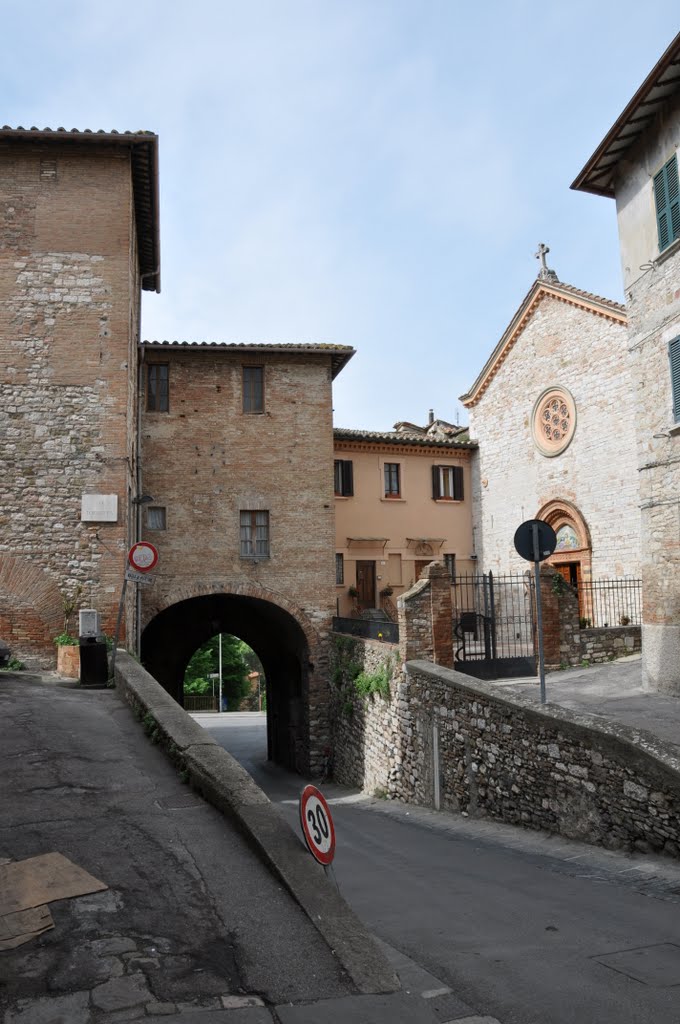 PERUGIA - Vicoli e particolari (Chiesa di Sant'Andrea in Porta Santa Susanna) by effebi