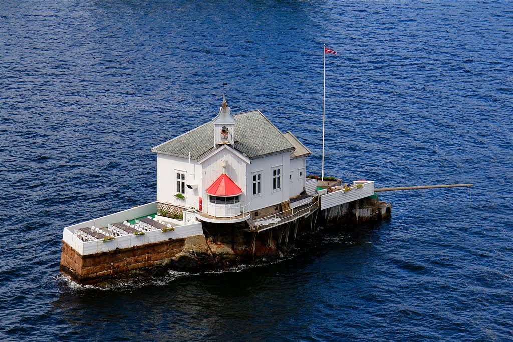 Dyna Fyr, ursprünglich ein Leuchtfeuer, heute ein exklusives Restaurant im Oslofjord by loamvalley