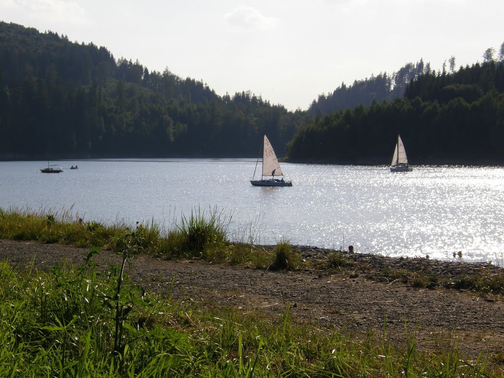 Přehradní nádrž Slazská Harta (Silesian Harta dam reservoir) - loďky na vodě (small boats on the water) by MAPP HUDRANS