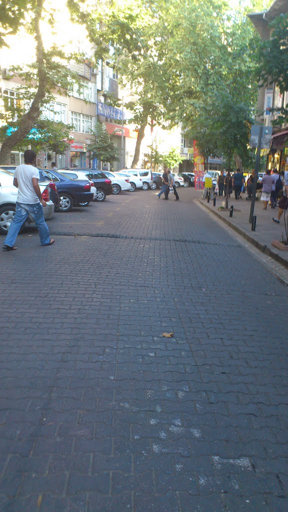 Ihlamurdere Caddesi by Ersin Biçer