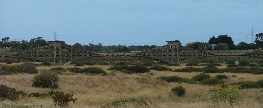 An unusual bridge in Geelong - sewer bridge unused by Wawny