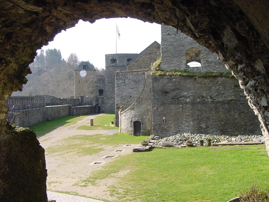 Châteu de Bouillon (cours) by hrv