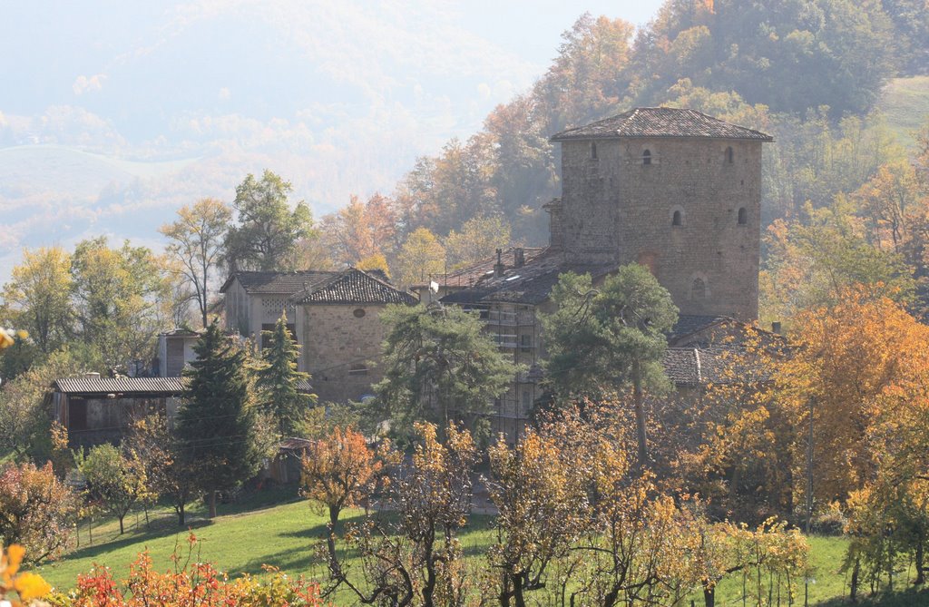 Complesso del XIII secolo di Monzone di Montecavalloro by Carlo Pelagalli