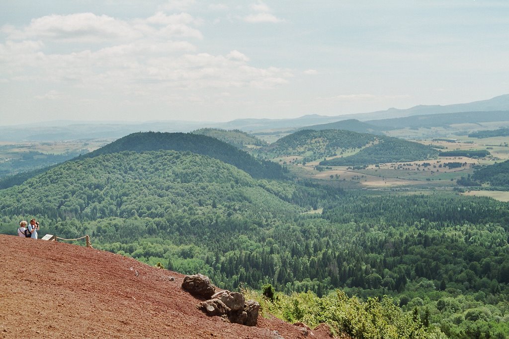 Auvergne - vue depuis le Puy-de-la-vache by patrick.henchoz