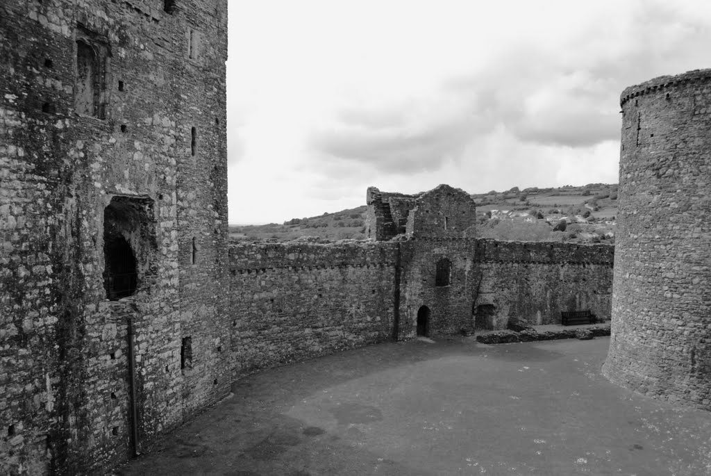 Kidwelly Castle by Splat