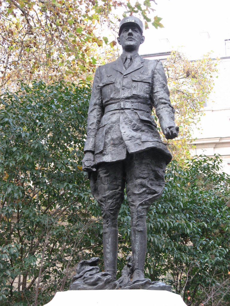 General de Gaulle Statue London by RENE-HENRI