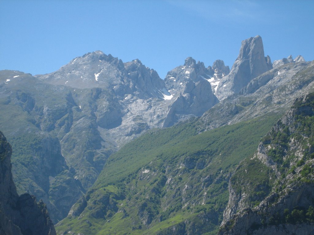 Peña Castil y Picu Urriellu desde camarmeña by Alberto “corrona18” …