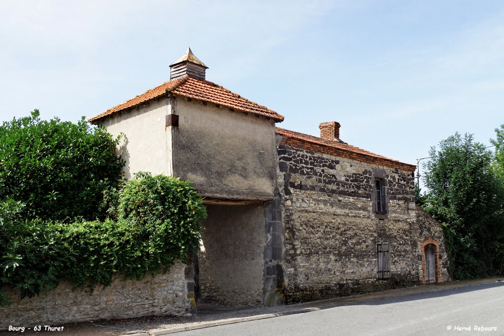 63 Thuret - Pigeonnier porche bourg by H. Rebours