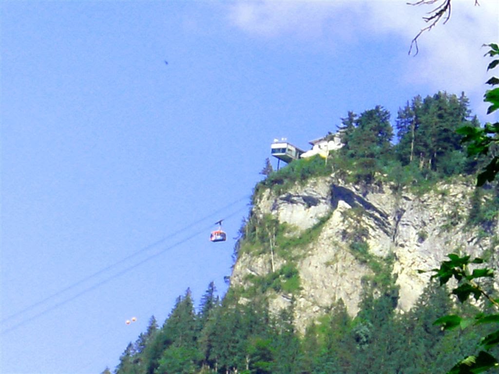 Luftseilbahn kurz vor dem Karren by topweg.ch