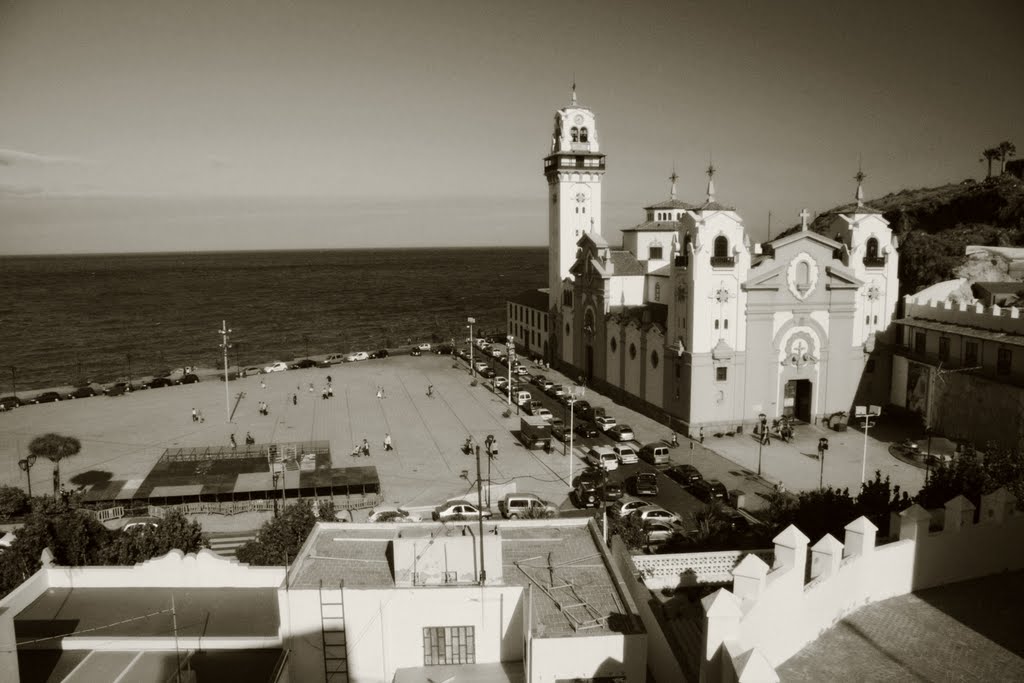 PLAZA Y BASÍLICA DE CANDELARIA EN BYN by Jorge A. Pousa Moreno