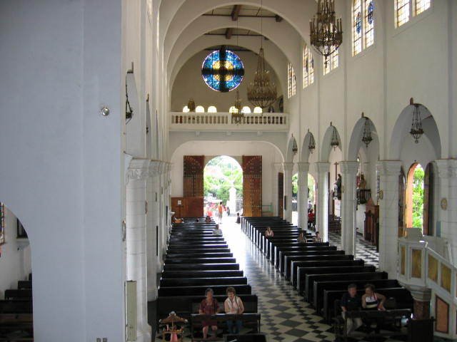 Inside Iglesia de Juayua by LFrankSr