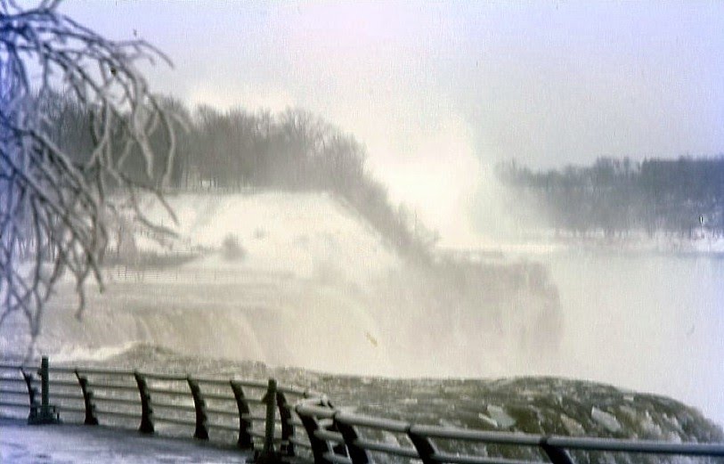 Niagarafälle by Klaus Metzger