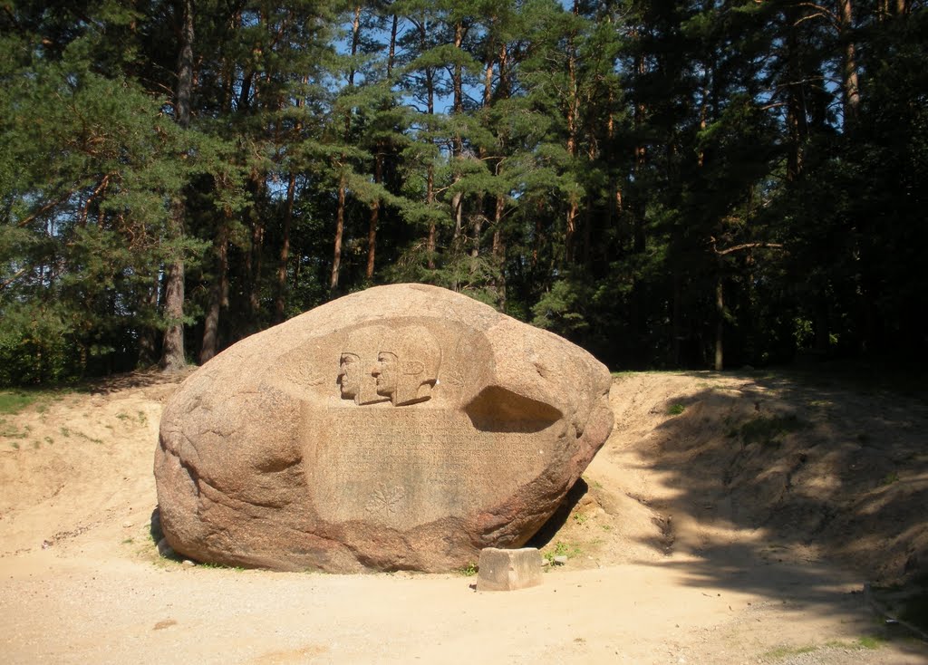 Puntukas (Puntukas stone) by MrEko