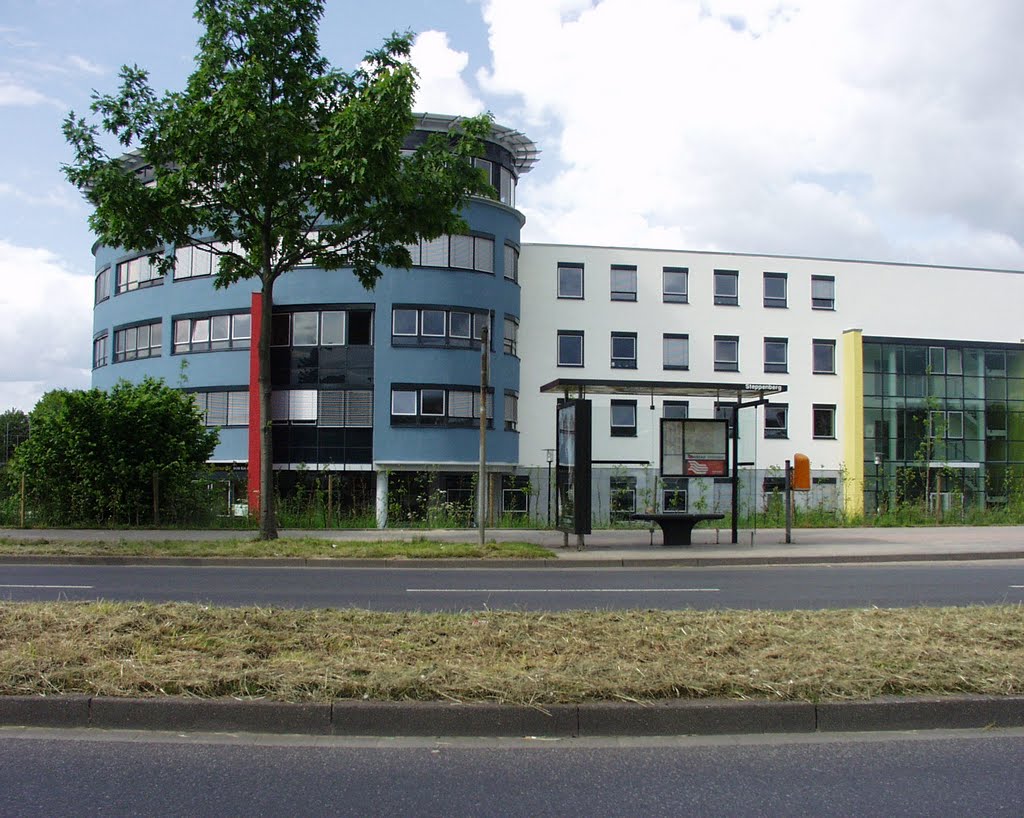 Aachen - Modernes Bürogebäude an der Vaalser Straße by phuenten