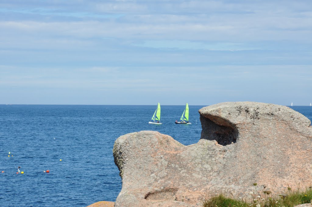 La plus belle sera la terre. Pirros guirec, France. ( Biển Pirros Guirec ).( to look at the ful screen ). by Ho Tich Chau