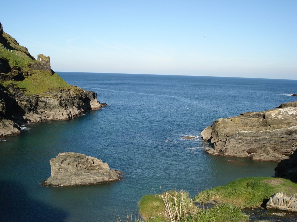 Tintagel bay by Mr. Pikko