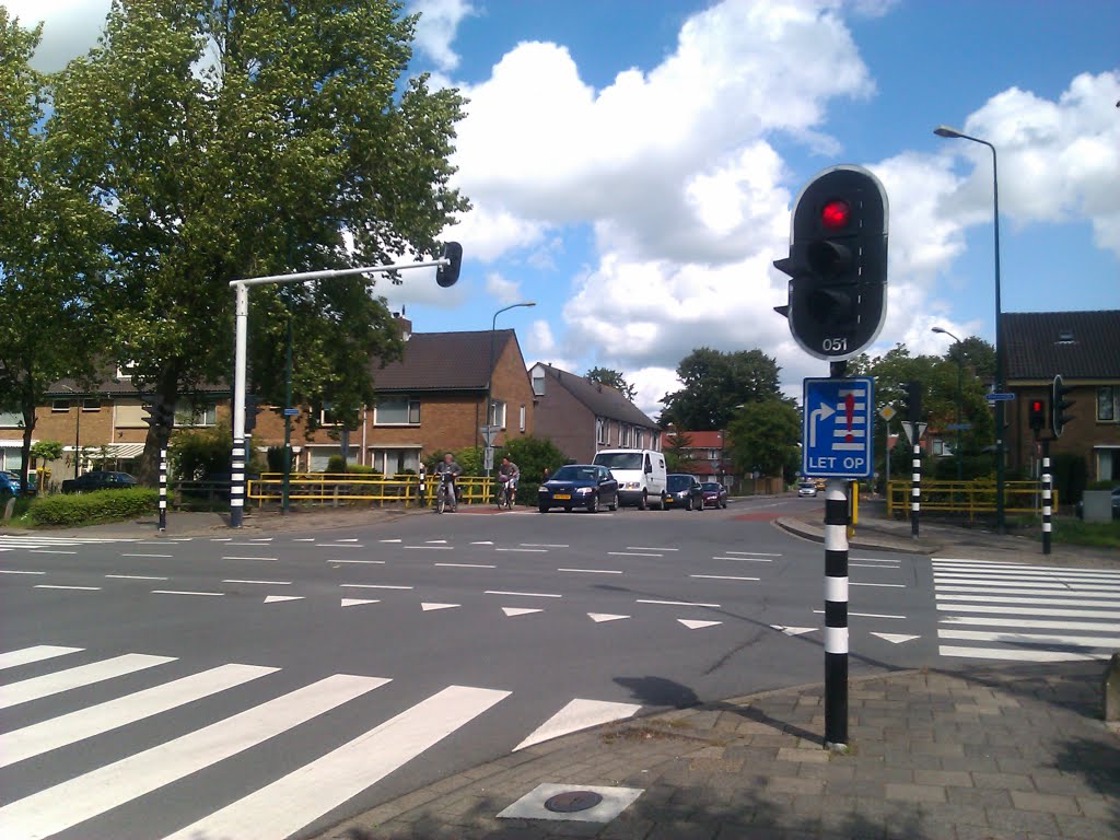 Woerden-Kruispunt Boerendijk-Chrysantstraat-Iepenlaan-Waardsebaan by edoderoo