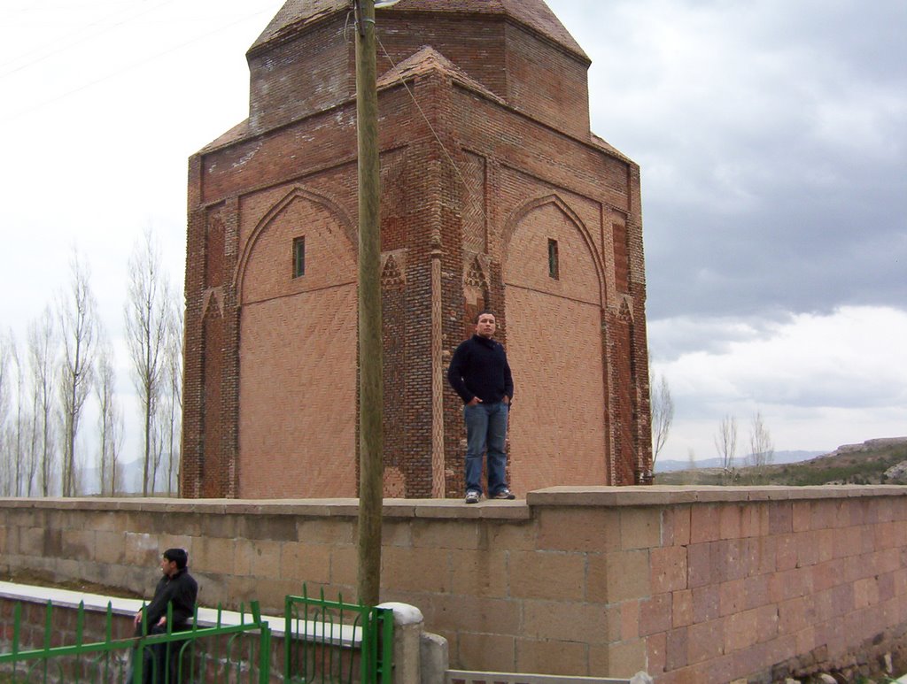 Melikgazi Türbesi by Hasan yüksel