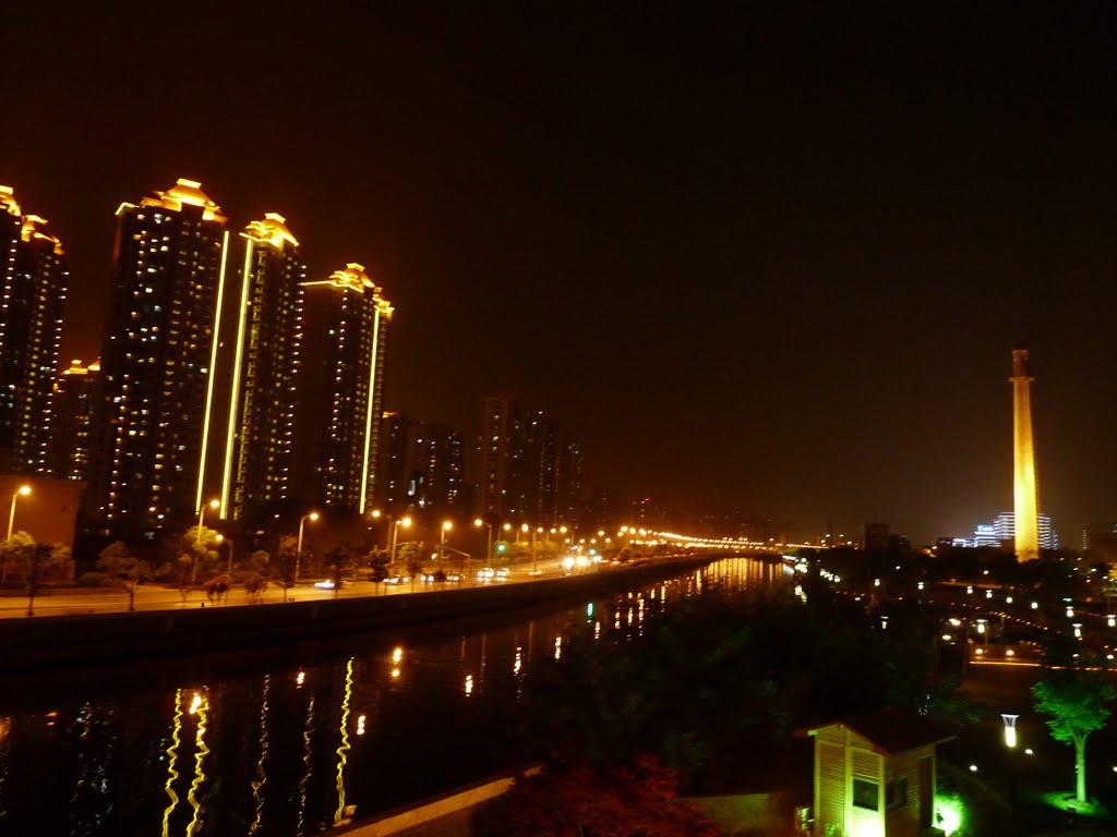 Vista nocturna de la zona de Guanglu West Rd by jetxea